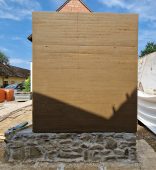 Stampflehmwand: archaisch/massiv